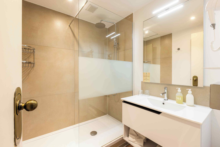 Bathroom 4, Nice Pam Hotel, Alpes-Maritimes