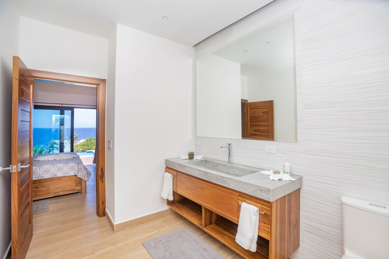 Bathroom 4, West Bay Breeze 3 Bedroom Home by RedAwning, Roatán