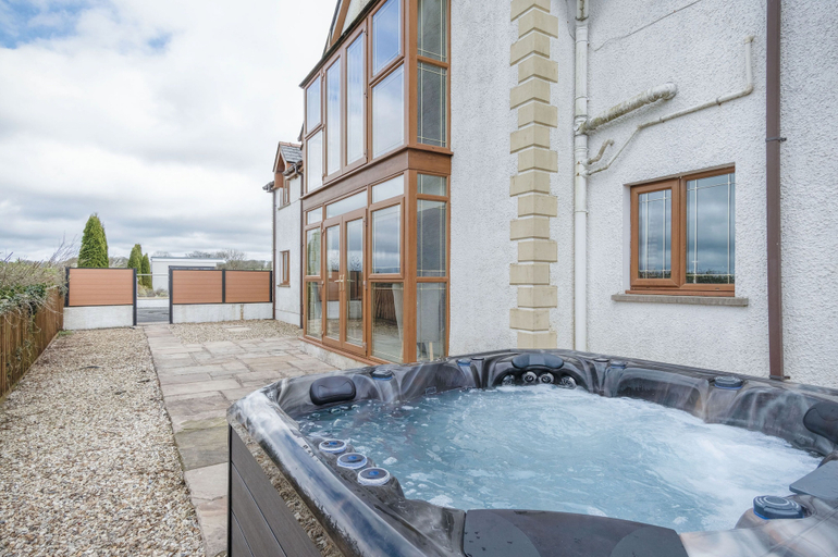 Sport & Beauty 2, Knights Rest - 4 Bedroom - Princes Gate, Pembrokeshire