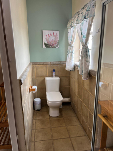 Bathroom 3, Euforia Guesthouse, Nkangala