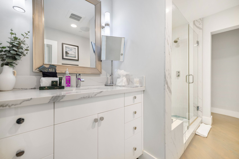 Bathroom 4, Malibu Oasis, Los Angeles
