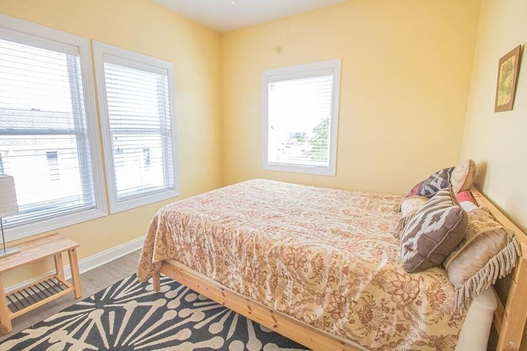 Room 2, Sun Kissed 5 Bedroom Home by RedAwning, Brunswick