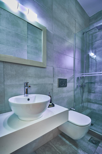 Bathroom 4, Nanakis Beach Apartments, Crete
