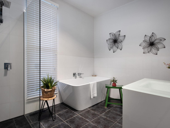 Bathroom, Lake Como Villa - Lake Daylesford on your doorstep, Hepburn - East