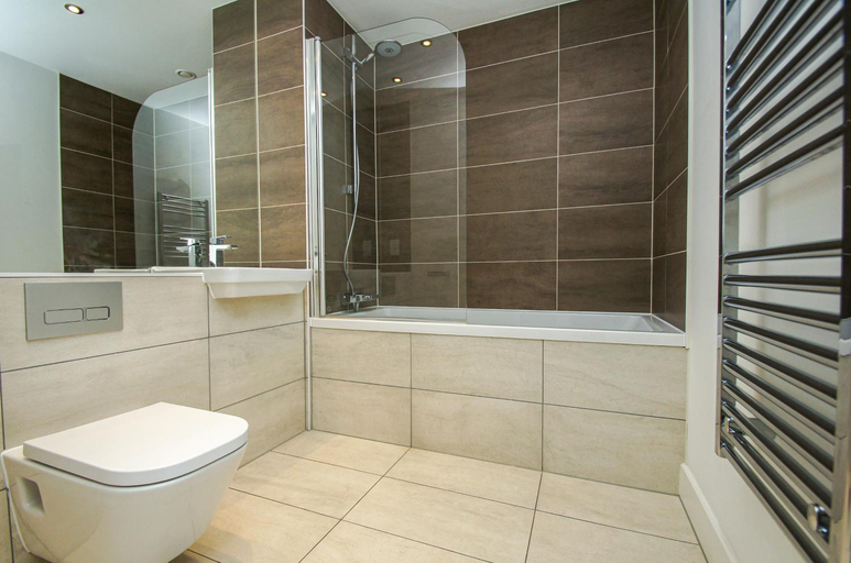 Bathroom 4, Orion Marina Sea View | by Brighton Holiday Lets, Brighton and Hove