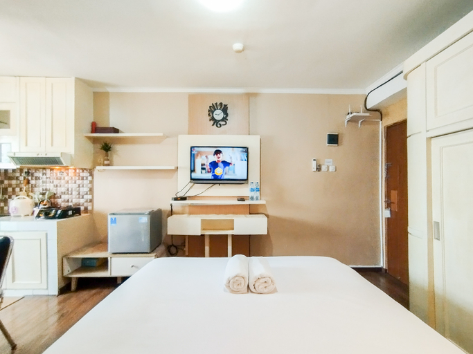 Bedroom 2, Nice and Comfortable Stay Studio at Gateway Ahmad Yani Cicadas Apartment By Travelio, Bandung