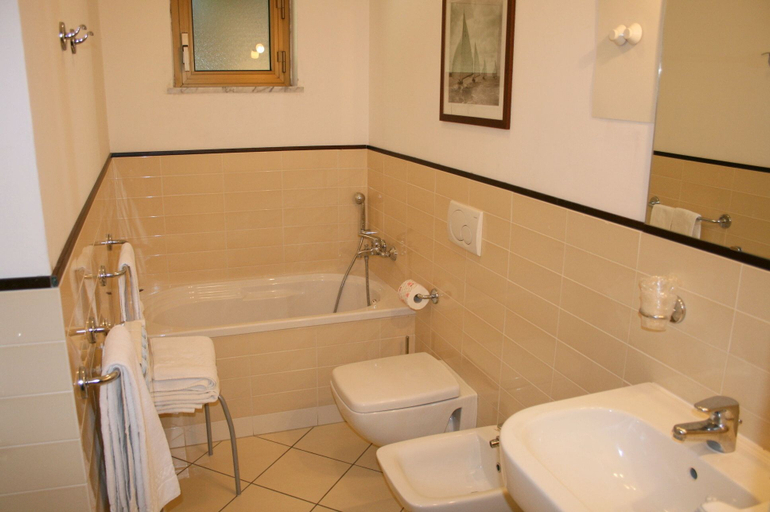 Bathroom 4, Hotel Miranda, Savona