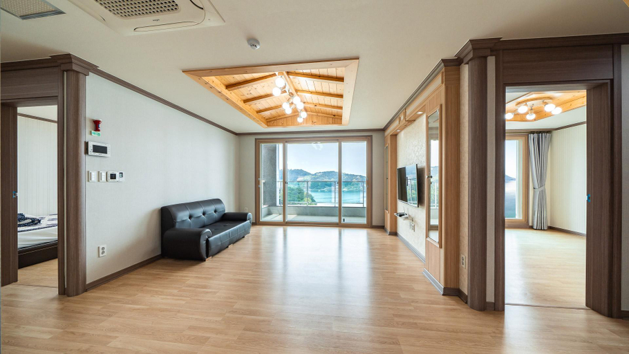 2, Geoje Sunset Hanok & Ocean Resort, Geoje