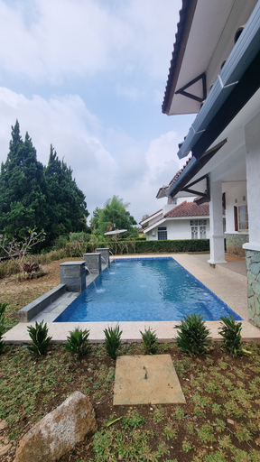 Exterior & Views 11