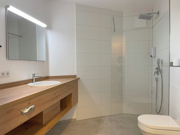 Bathroom 5, MEIN MOTEL - Self Check-in -, Rottweil