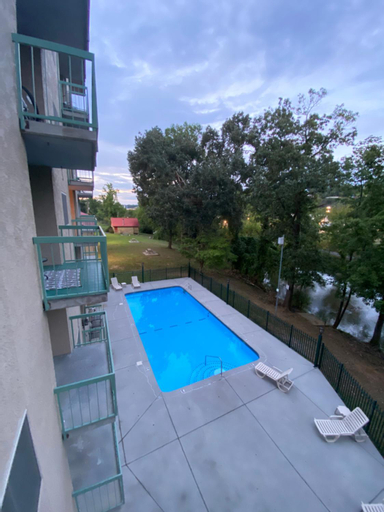 Sport & Beauty, River Place Condos #409 1BD, 2Bath, Sevier