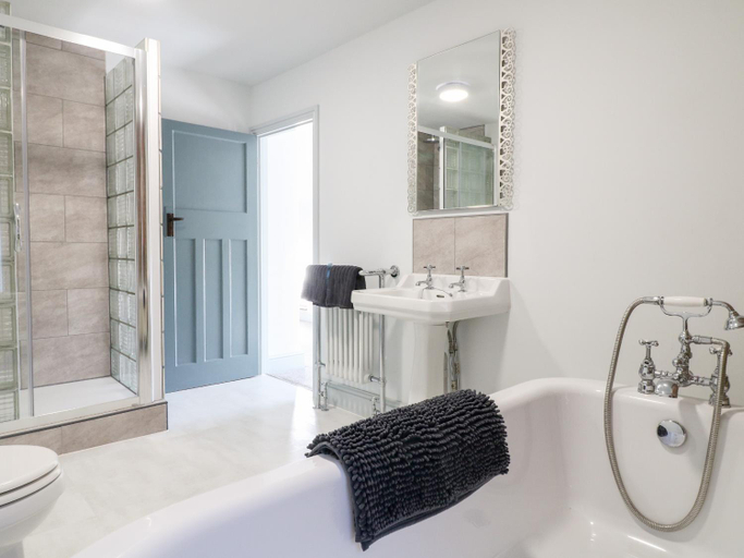 Bathroom 3, Mill View Duplex, Nottinghamshire