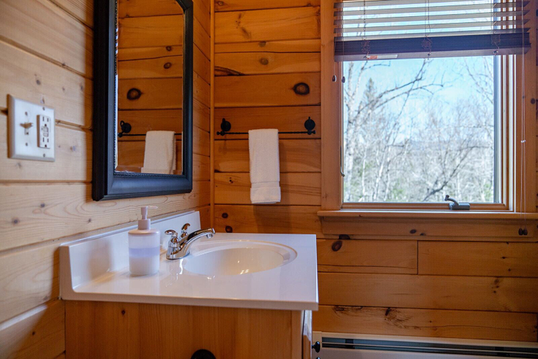 Bathroom 3, Hostel Of Maine, Franklin