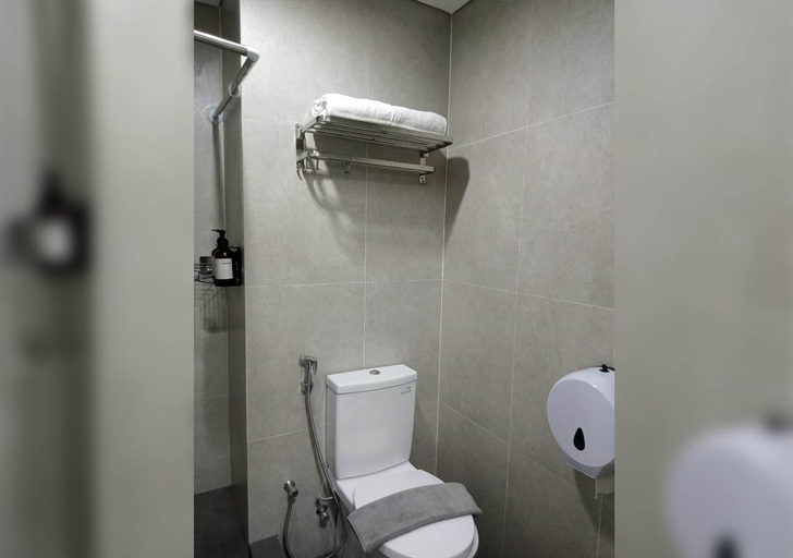 Bathroom 5, The Cozy Rooms at The Ayoma Residence BSD, Serpong, South Tangerang