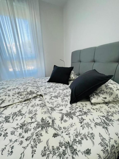 Bedroom 2, Allora, Split