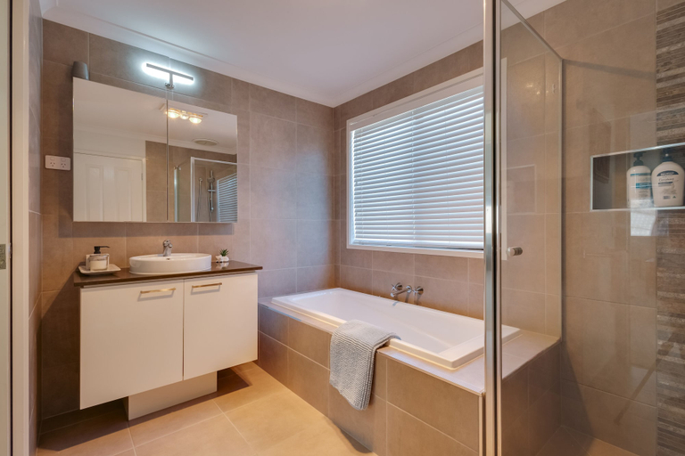 Bathroom 4, StayAU Newly Cozy Holiday House Tarneit, Melbourne