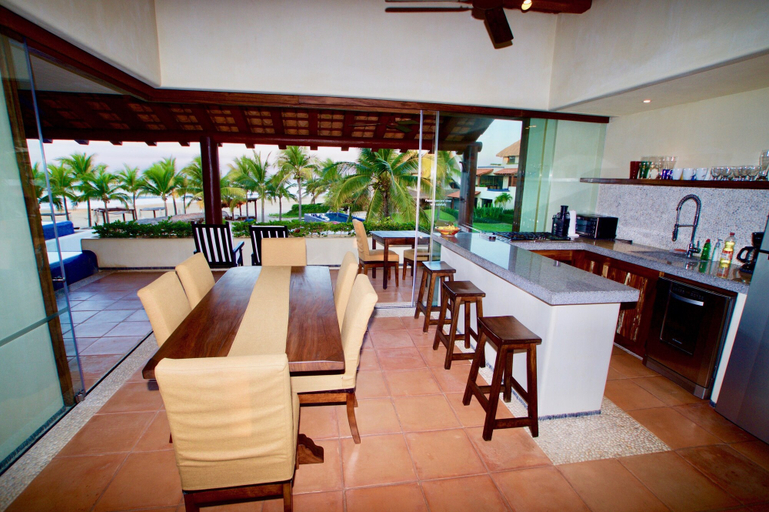 Food & Drinks 5, The Residences at Las Palmas, José Azueta