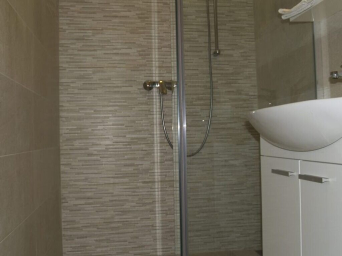 Bathroom 4, One Bedroom Apartment Venilia Ground, Preko