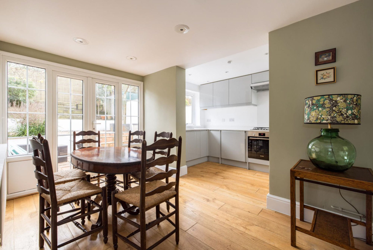 Others 5, The Thames Embrace 3 BR & Garden House, London