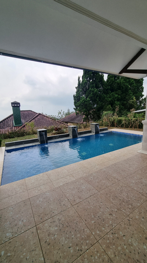 Exterior & Views 8