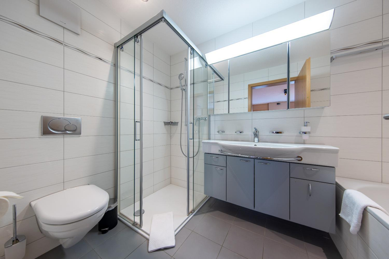 Bathroom 3, Apartments Iseltwald, Interlaken