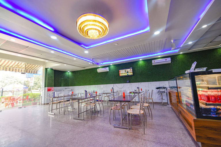Food & Drinks 3, Fabexpress A One Residency, Gautam Buddha Nagar