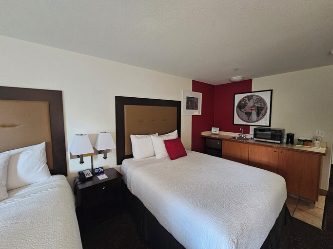 Bedroom 3, Ramada by Wyndham SeaTac Airport, SeaTac