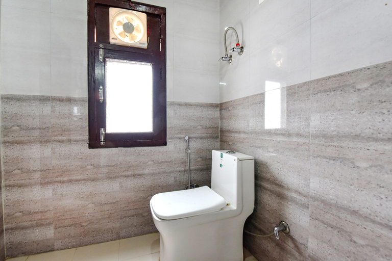Bathroom, Fabhotel Mayra Grand, Kullu