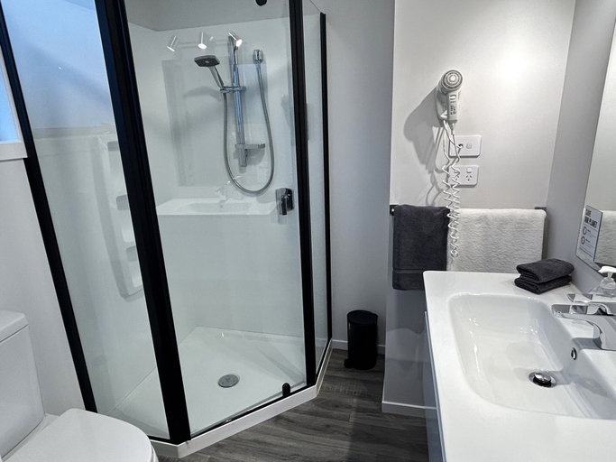 Bathroom 3, Shelby Motor Lodge, Invercargill