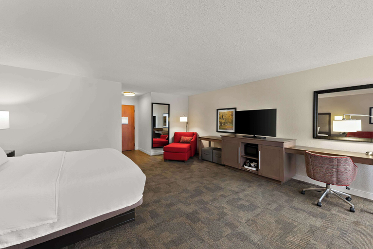 Bedroom 3, Hampton Inn Lancaster, Fairfield