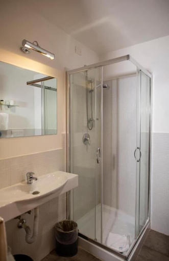 Bathroom 5, LH Hotel Andreotti, Rome