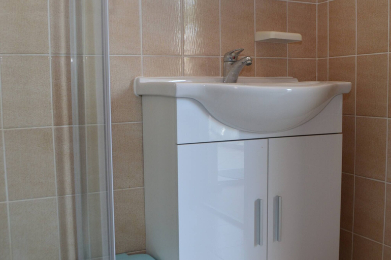 Bathroom 3, Lovely 1-bedroom Apartment Venilia Rudin, Preko