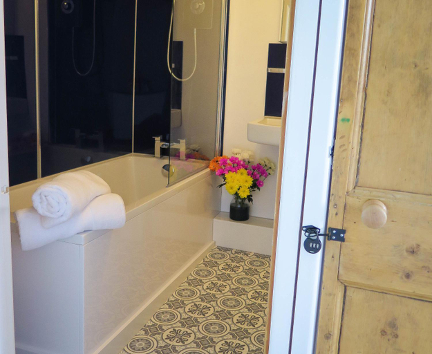 Bathroom 3, Westeria Cottage, Devon