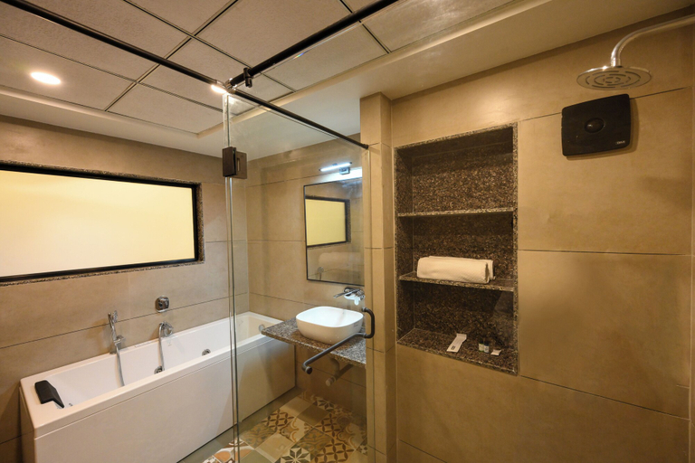 Bathroom 3, E and G Green Court, Nashik