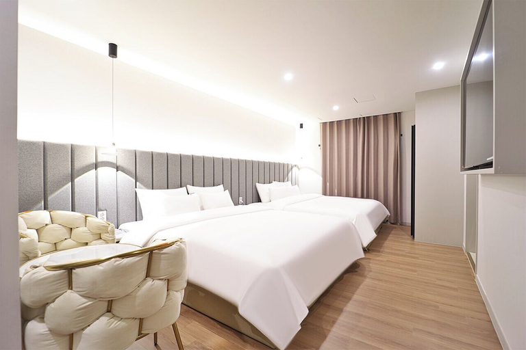 Bedroom 4, HADAN DENBASTA HOTEL, Saha