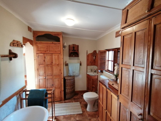 Others 4, Die Heemhuis, Cape Winelands