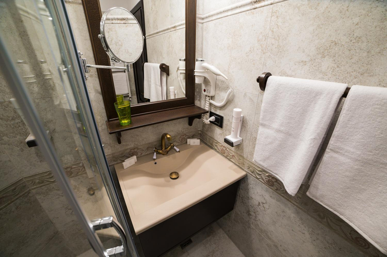 Bathroom 2, Piatra Pinului Ski & Spa, Gura Humorului