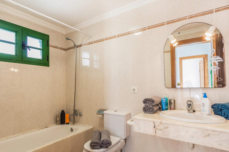 Bathroom, Villa Plata by Villa Plus, Las Palmas