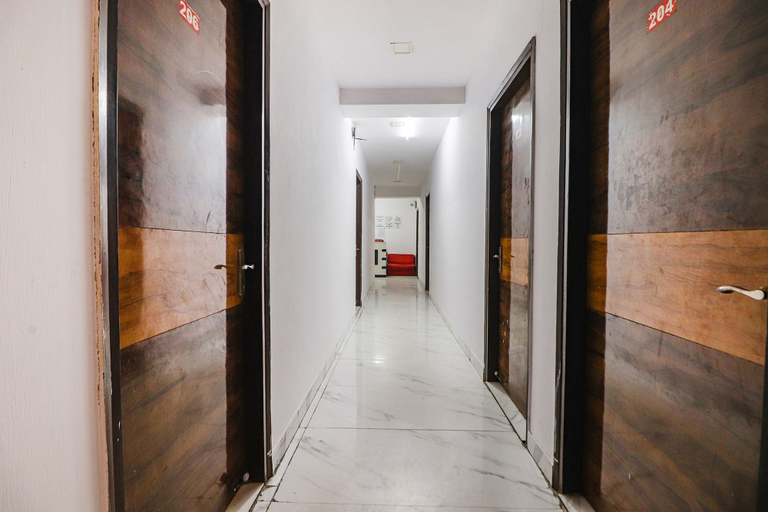 Others 5, Fabexpress King Stay, Delhi