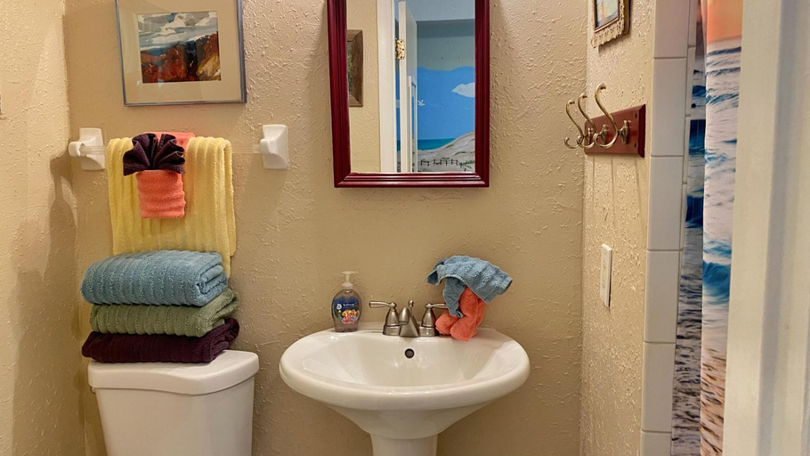 Bathroom 3, SI COMO NO INN, Flagler
