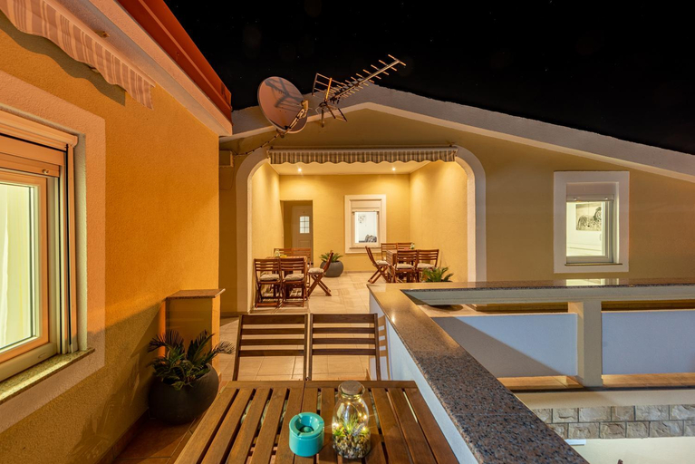 Others 3, Villa Karmen - Poolhouse, Vir
