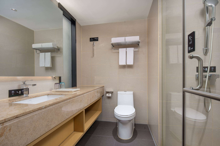 Bathroom 5, Ramada Encore by Wyndham Guilin Wanfu, Guilin