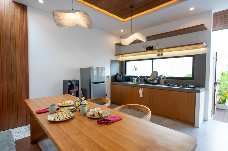 Dining Room 16