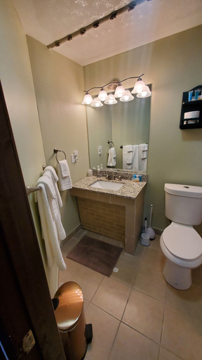 Bathroom 3, The Miner's Lodge, Cambria
