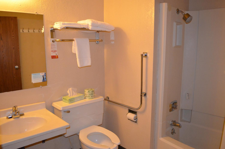 Bathroom 4, Super 8 by Wyndham Devils Lake, Ramsey