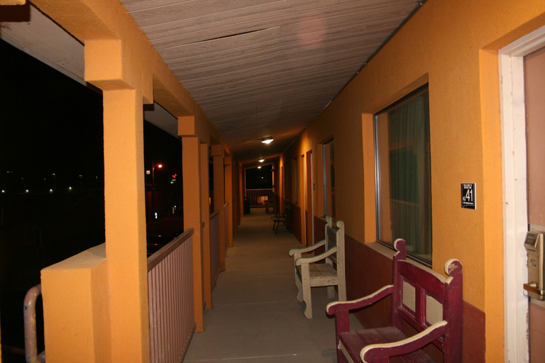 Others 5, Budget Inn, Eddy