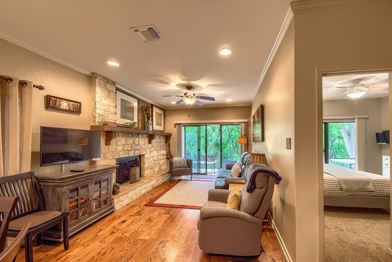 Living area 5, Cw C113 Comal Vista 3 Bedroom Condo by RedAwning, Comal