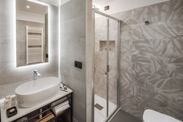 Bathroom 9