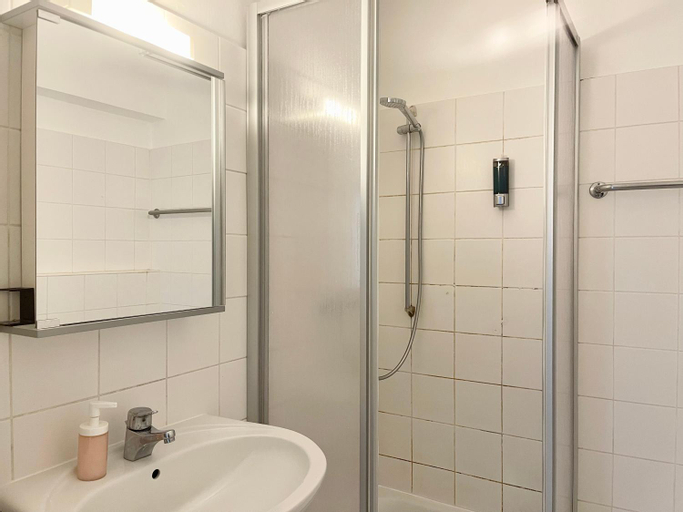 Bathroom 14