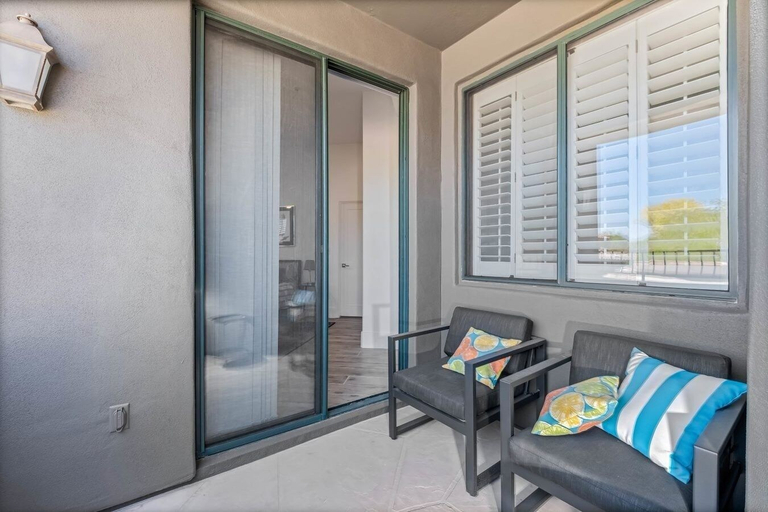 Terrace/patio, Villa Grayhawk 3 Bedroom Townhouse by RedAwning, Maricopa